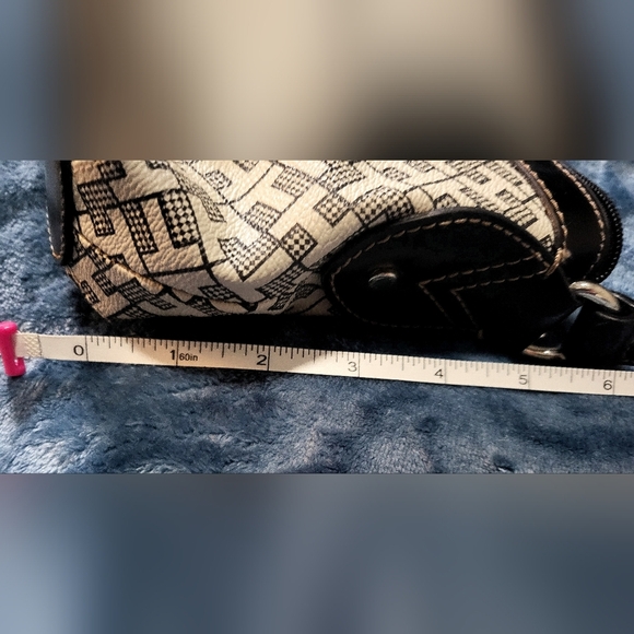 Tommy Hilfiger- NWOT- Black/White Logo, Leather Hobo Shoulder Bag - Picture 4 of 8